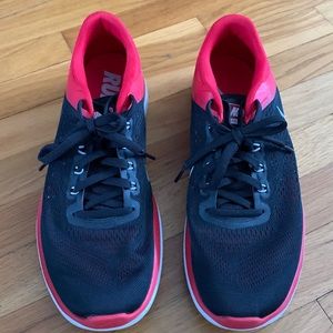 Size 13 mens Nike running shoes.
